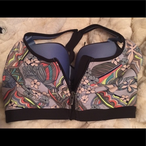 NEW Victoria’s Secret Sports Bra 32DD - Picture 1 of 4